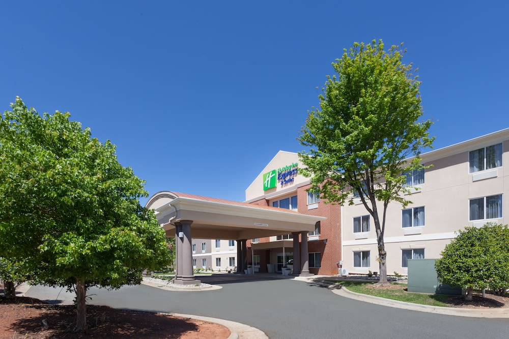 Holiday Inn Express & Suites MEBANE by IHG 1