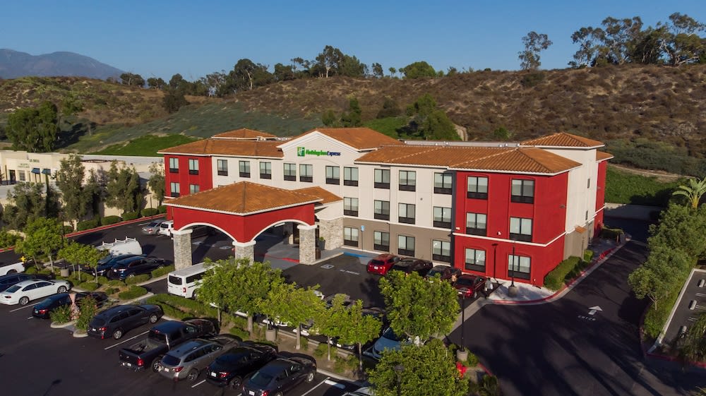 Holiday Inn Express & Suites LAKE FOREST - IRVINE EAST by IHG 1