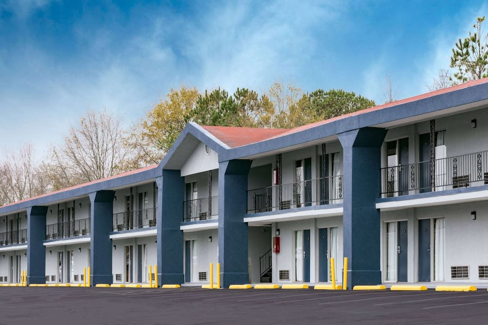 Super 8 by Wyndham Locust Grove 1