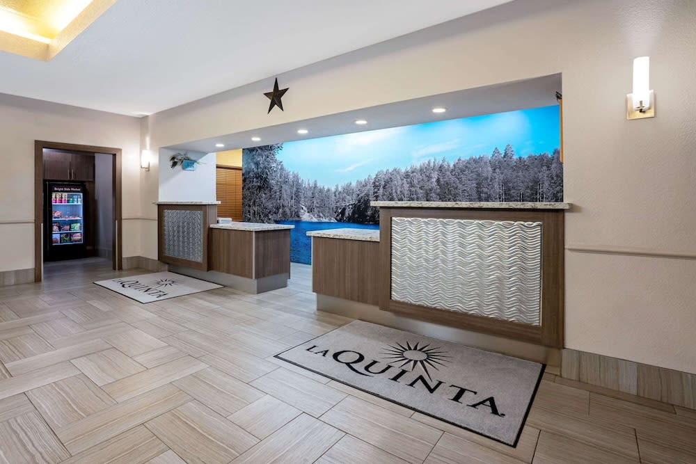 La Quinta by Wyndham Conroe 2