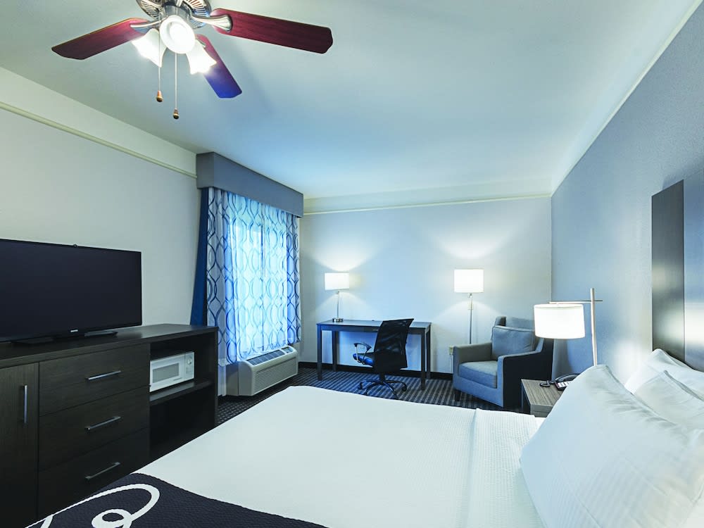 La Quinta by Wyndham Conroe 5