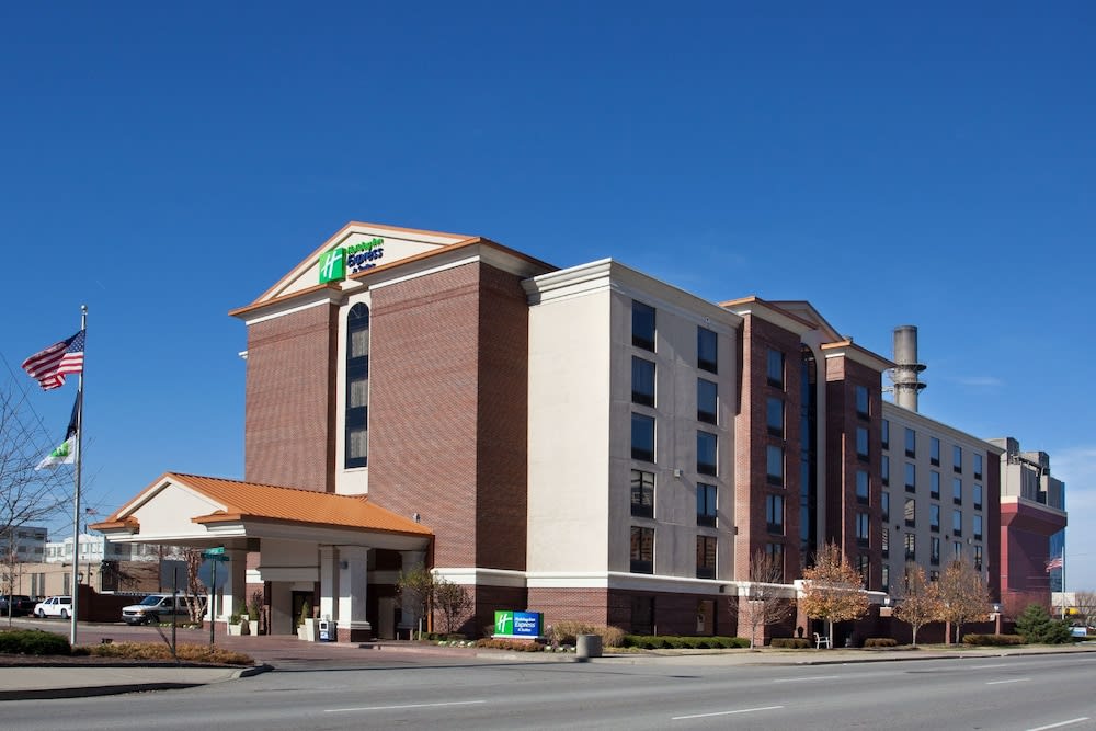 Holiday Inn Express Hotel & Suites Indianapolis Dtn-Conv Ctr, an IHG Hotel 1