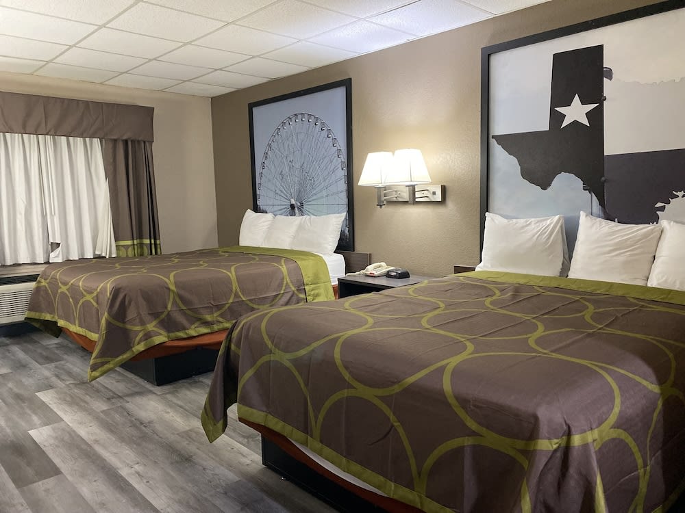 Super 8 by Wyndham Gainesville TX 5