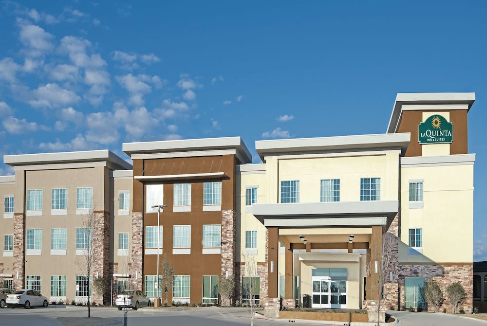 La Quinta Inn & Suites by Wyndham Fort Worth West - I-30 1