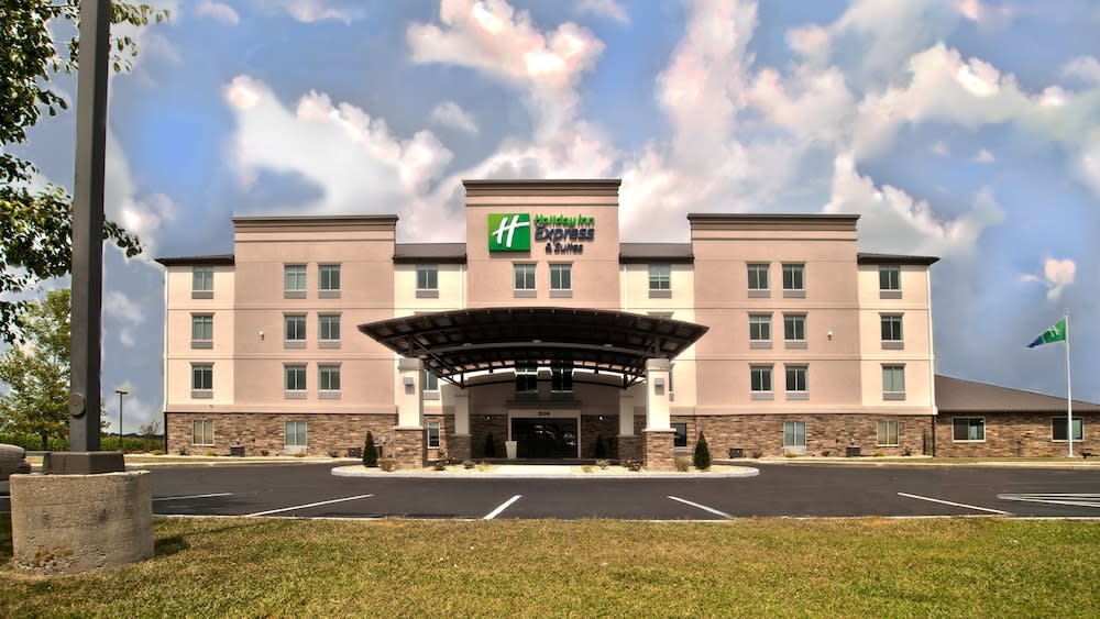 Holiday Inn Express & Suites EVANSVILLE NORTH by IHG 1