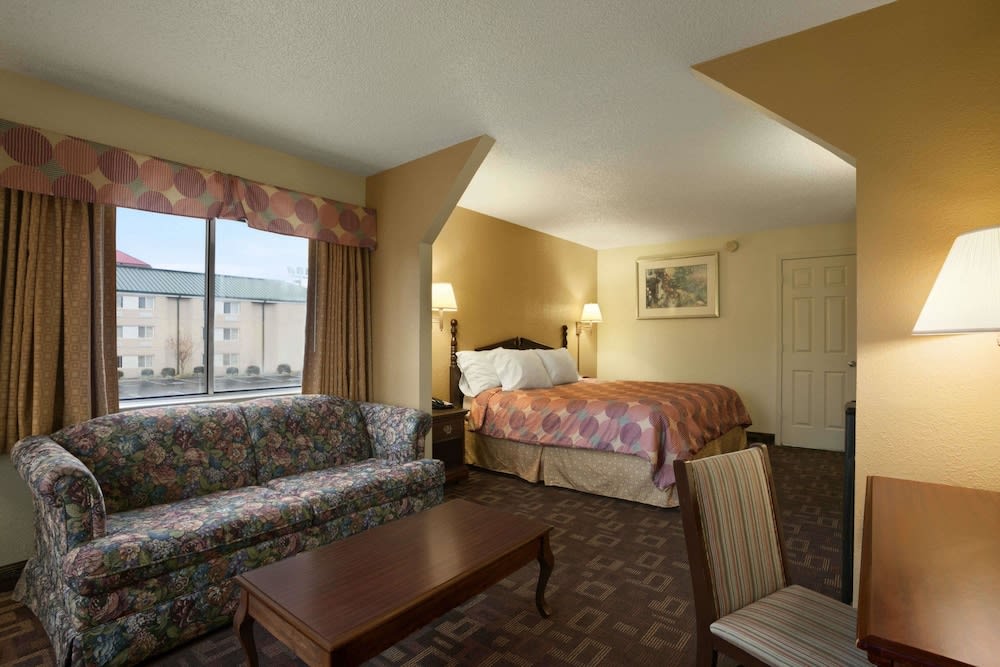 Days Inn by Wyndham Airport Nashville East 5