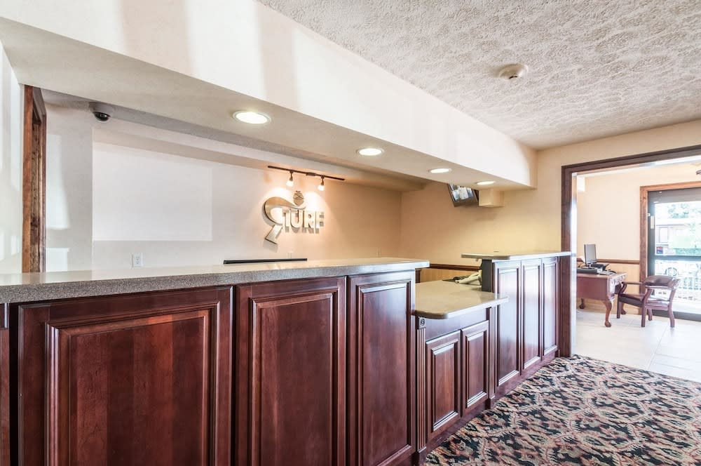 Rodeway Inn & Suites Charles Town 2