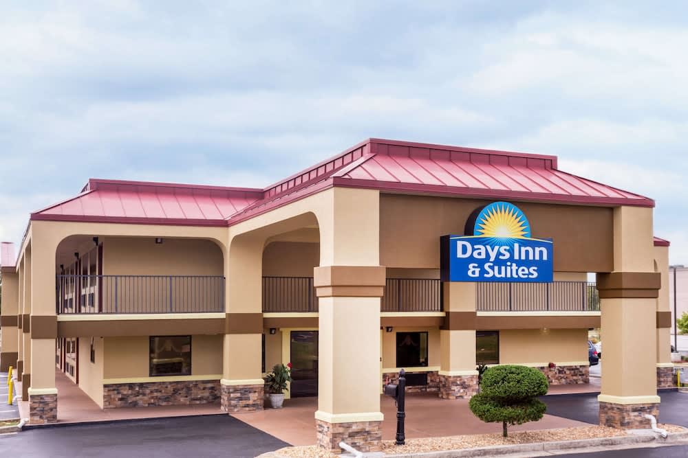 Days Inn & Suites by Wyndham Warner Robins Near Robins AFB 1