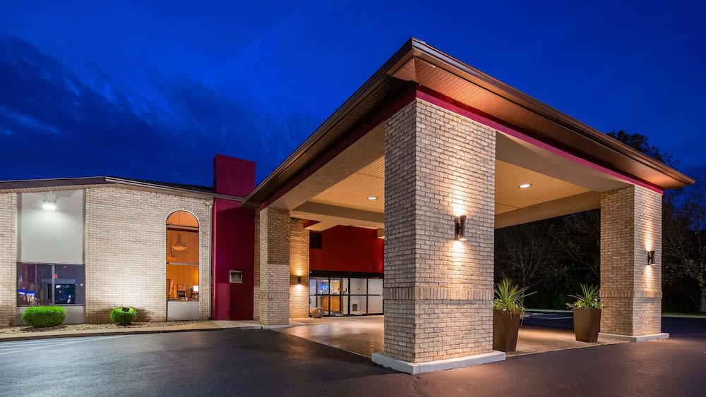 Best Western Plus North Canton Inn & Suites 1