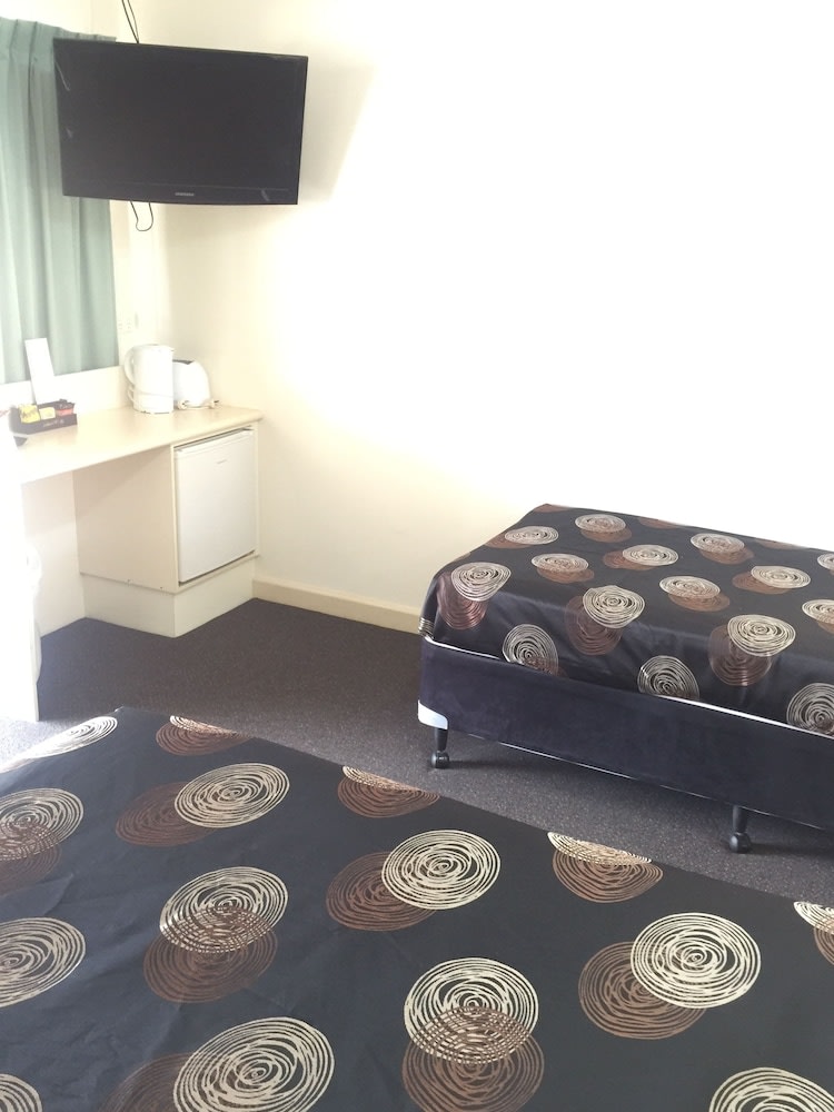 Econo Lodge Park Lane 4