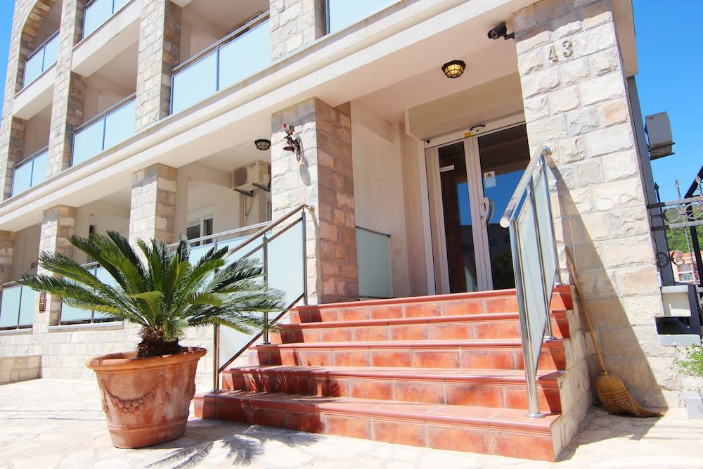 Mila & Aleksandr Apartments 2
