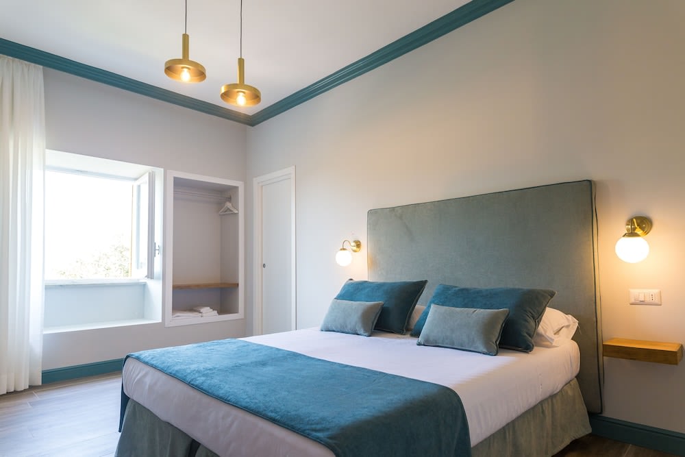 Sorrento Pool&Suites 4