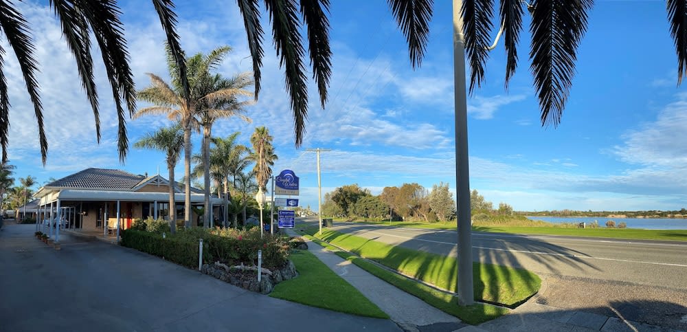 Coastal Waters Motor Inn 1