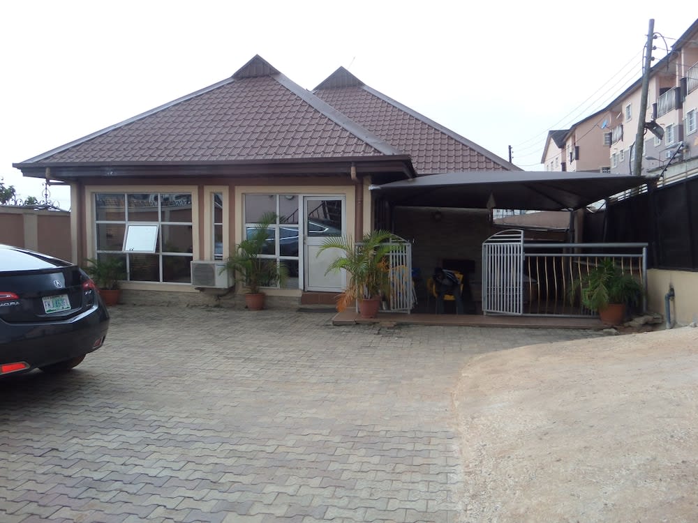 Chatwell Hotel 1