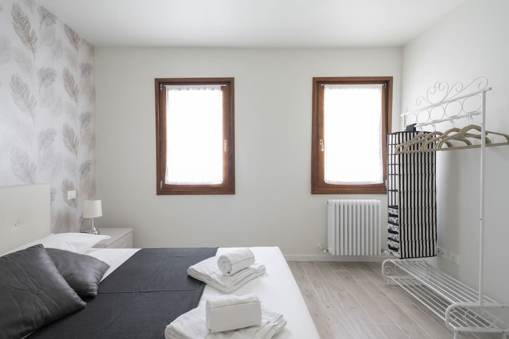Apartments in San Marco with Canal View by Wonderful Italy 2