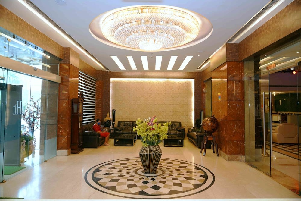 Venizia Sarovar Portico 2