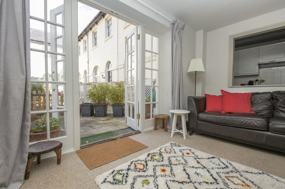 Arundel Mews - Parking - by Brighton Holiday Lets 1