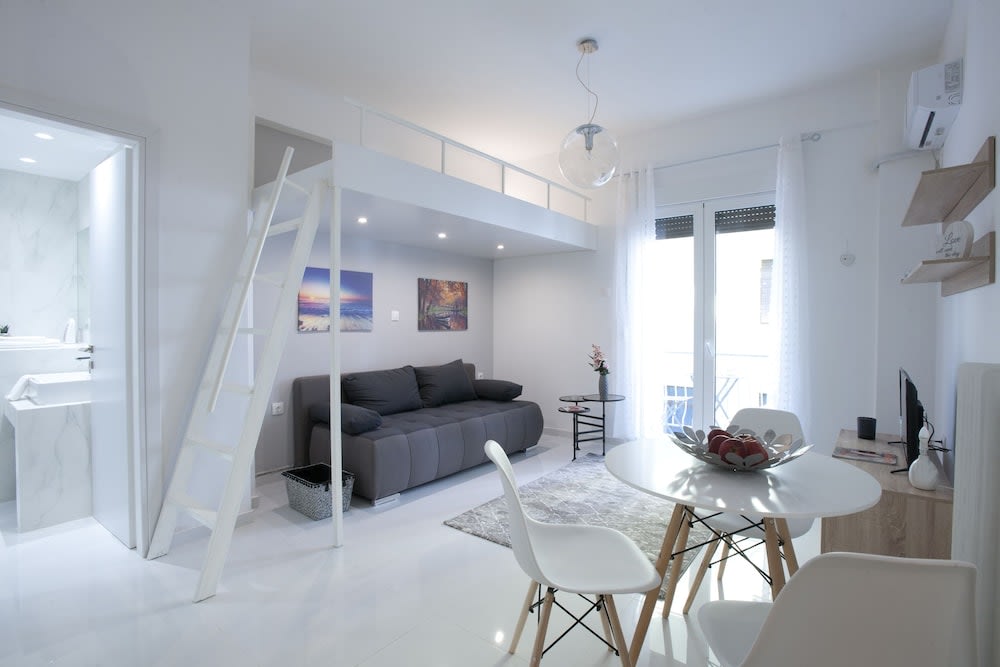 Victoria Square, Cozy and Stylish Apartment 1