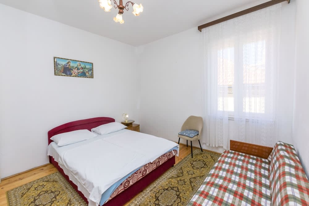 Apartments and Rooms Jakov 2