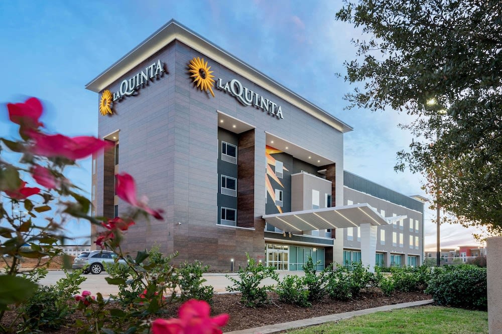La Quinta Inn & Suites Katy-Mills by Wyndham Katy 1