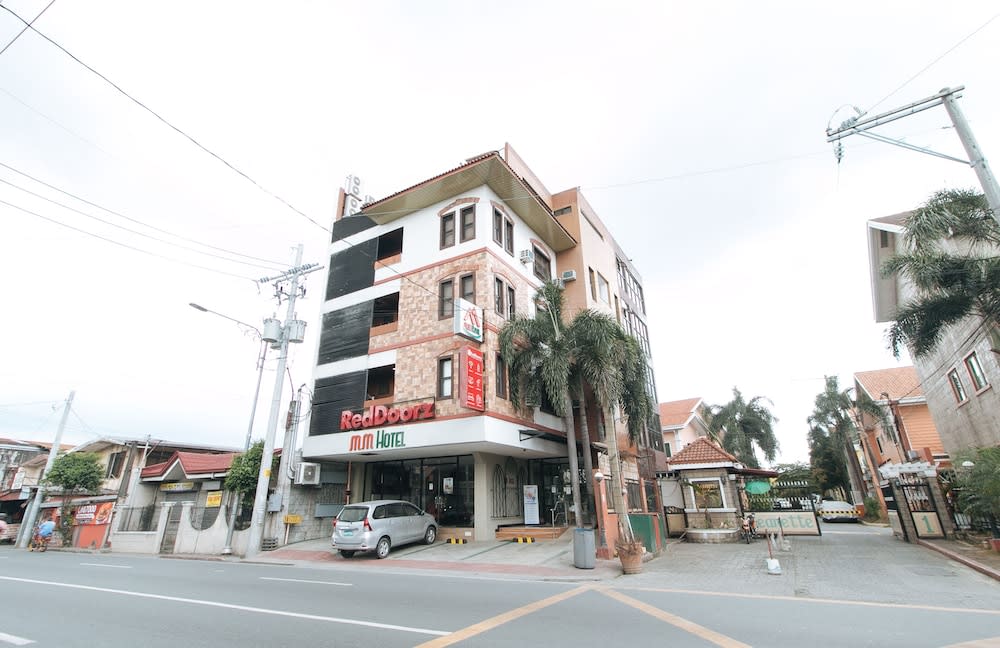 RedDoorz Plus at MM Hotel Las Pinas former RedDoorz Plus Near Bamboo Organ 1