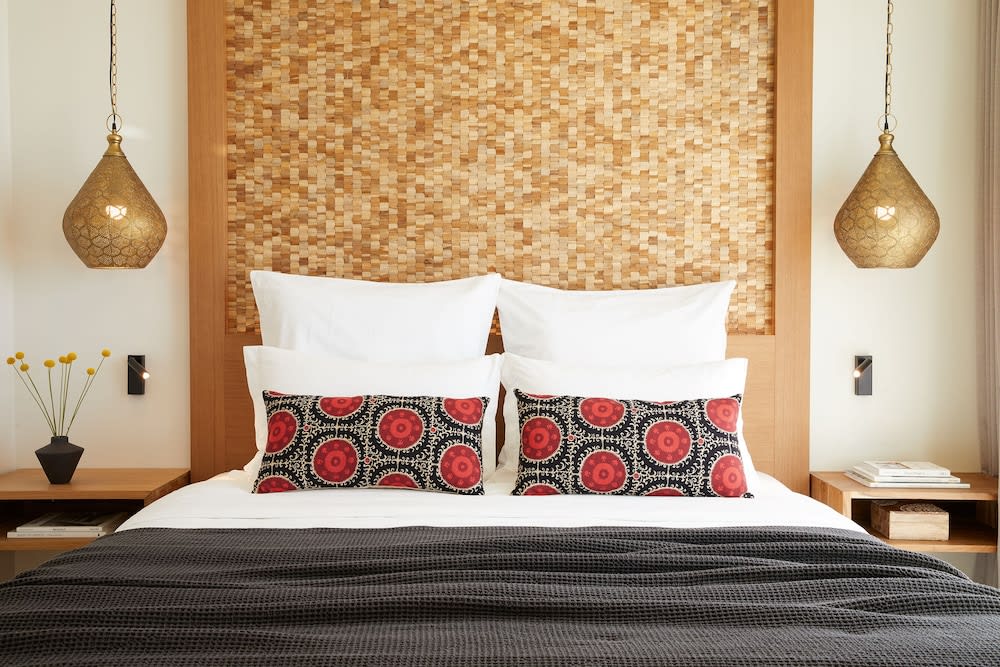 Elix, Mar-Bella Collection 3