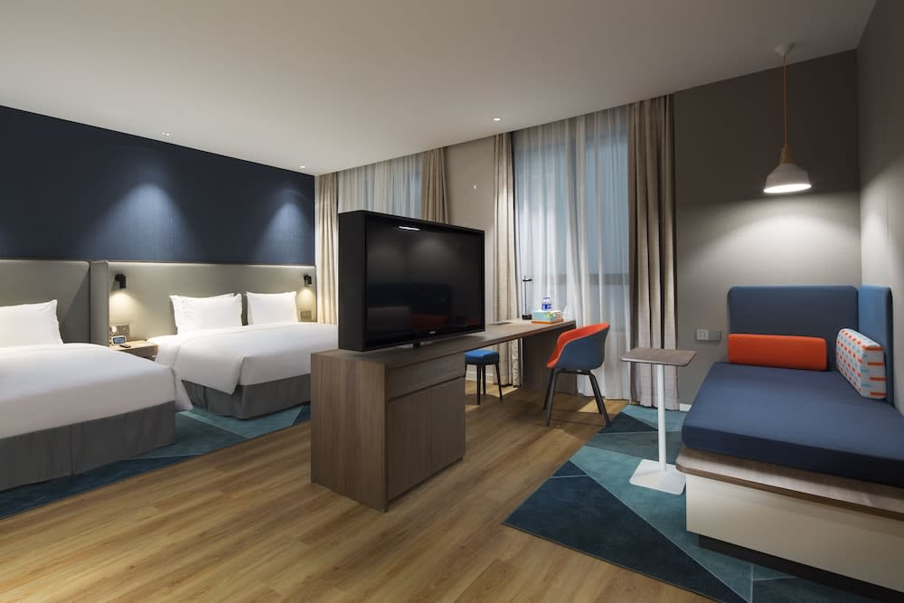 Holiday Inn Express Shanghai Kangqiao by IHG 3