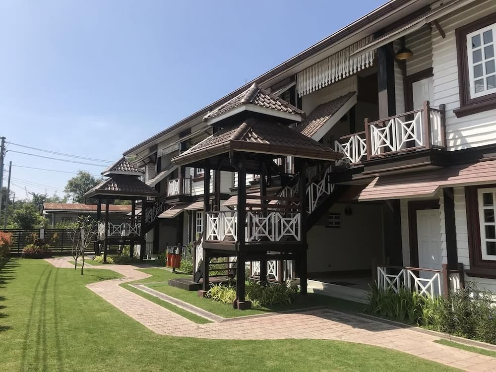 Silver Lake Hotel 1
