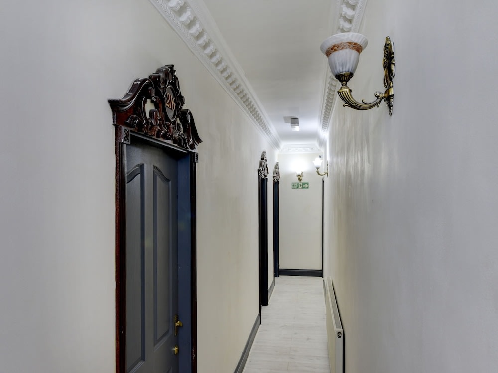 Empire Hotel 2
