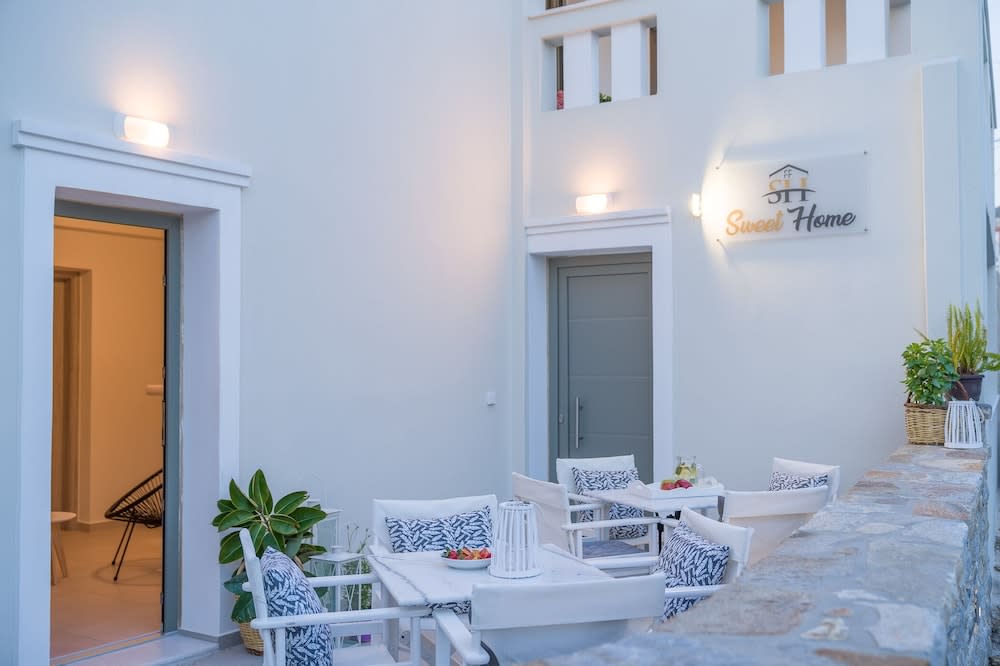 Sweet Home Naxos 1