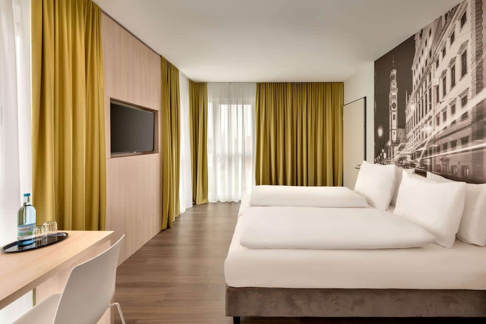 Super 8 by Wyndham Augsburg 1