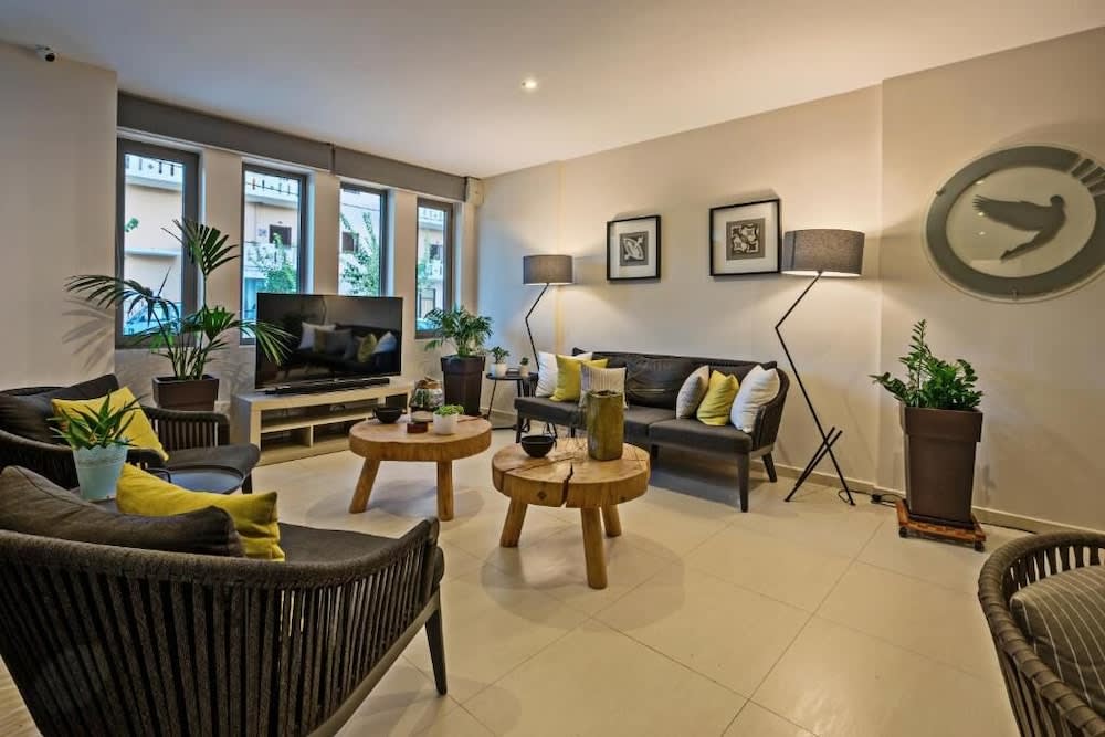 Icarus Suite Apartments 3