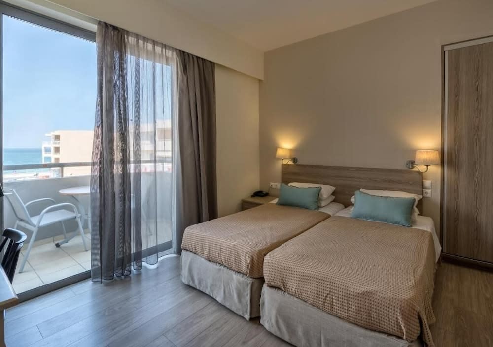 Icarus Suite Apartments 4