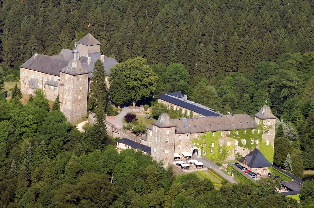 Hotel und Restaurant Burg Schnellenberg 1