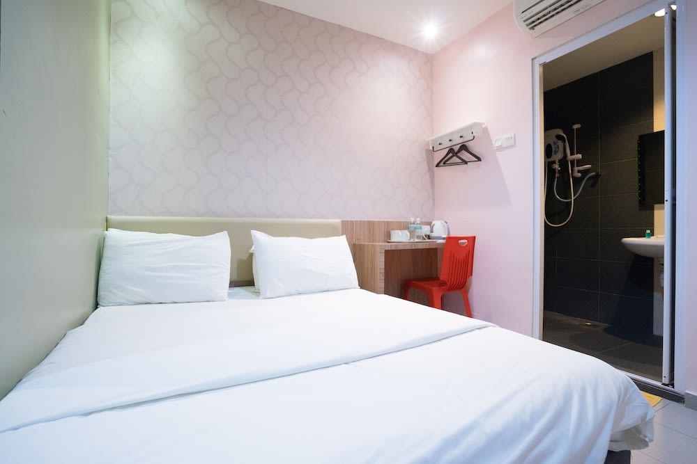 Cappuccino Hotel @ Mount Austin 4