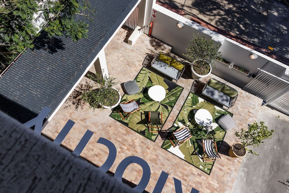 CURIOCITY Green Point 1
