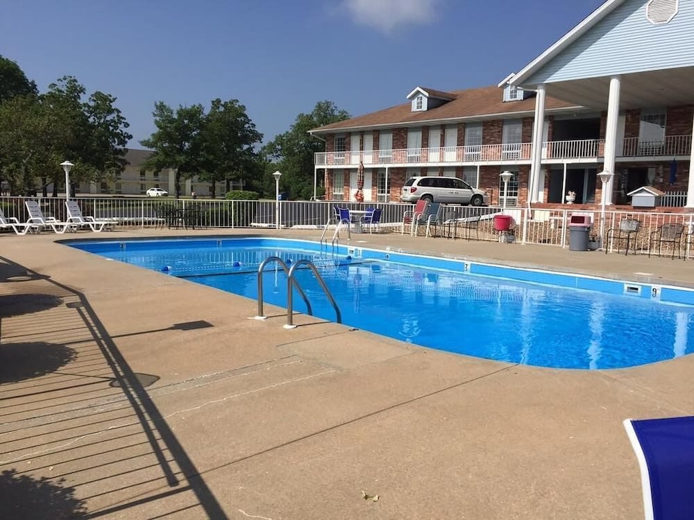 Twelve Oaks Inn 1