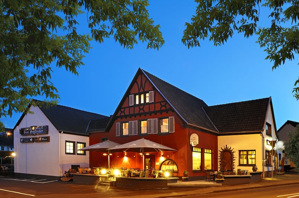 Harmony beim Holzschnitzer 1
