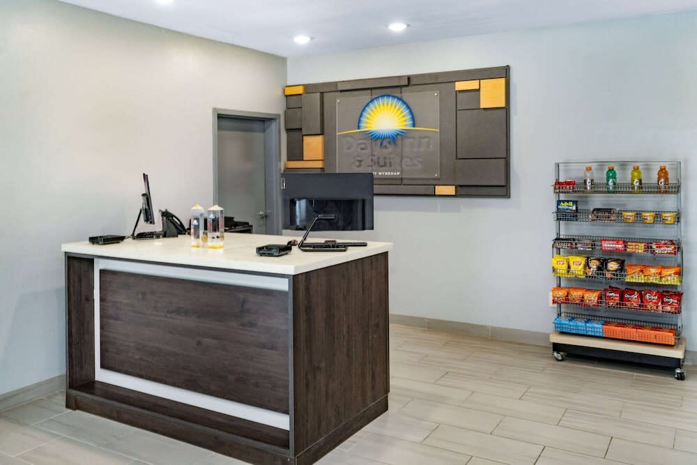 Days Inn & Suites by Wyndham Horn Lake - Memphis Graceland 2