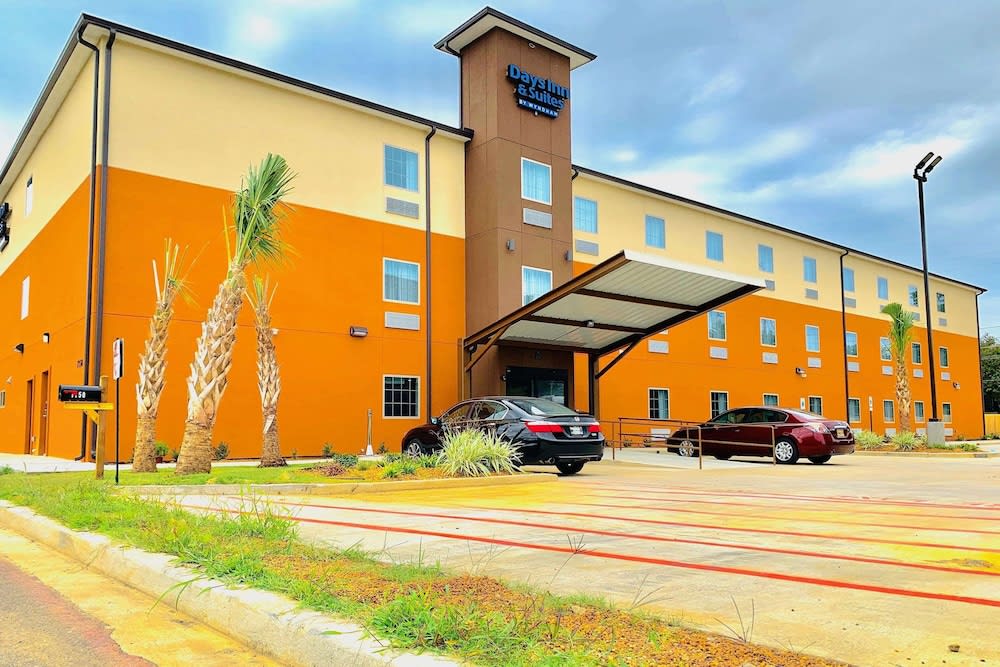 Days Inn & Suites by Wyndham Horn Lake - Memphis Graceland 1
