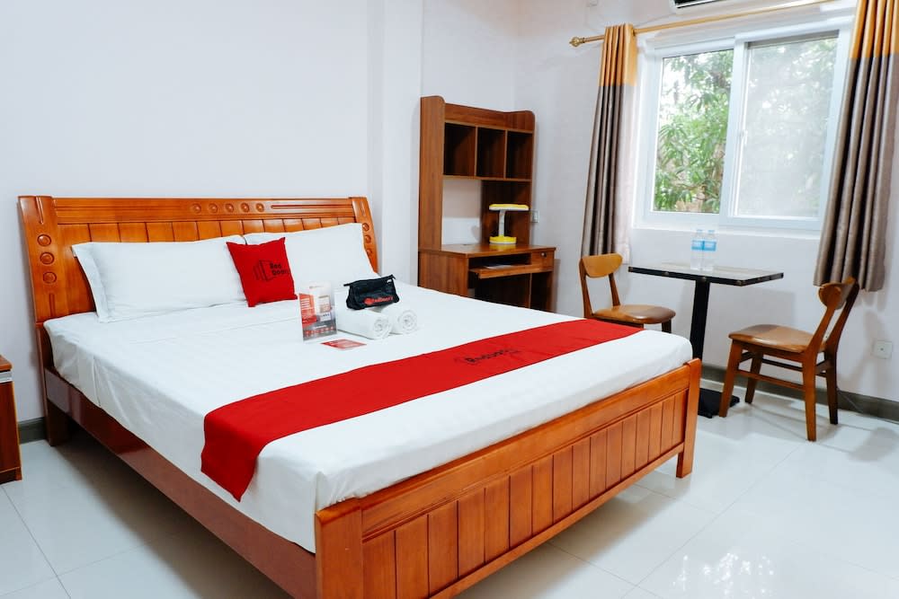 RedDoorz Plus near Camella La Brisa Lapulapu 1