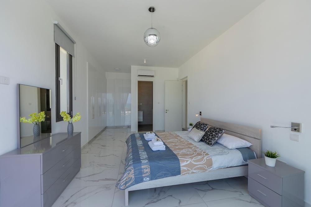 Villa Andromeda, Sea Caves 3