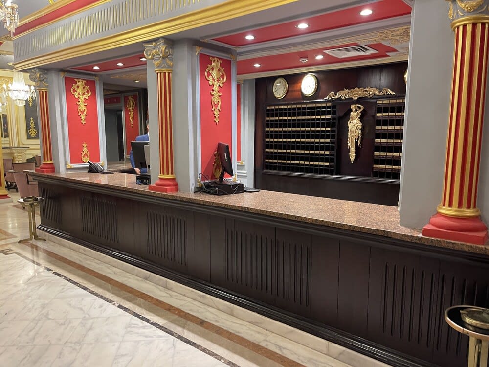 Cosmopolitan hotel 4