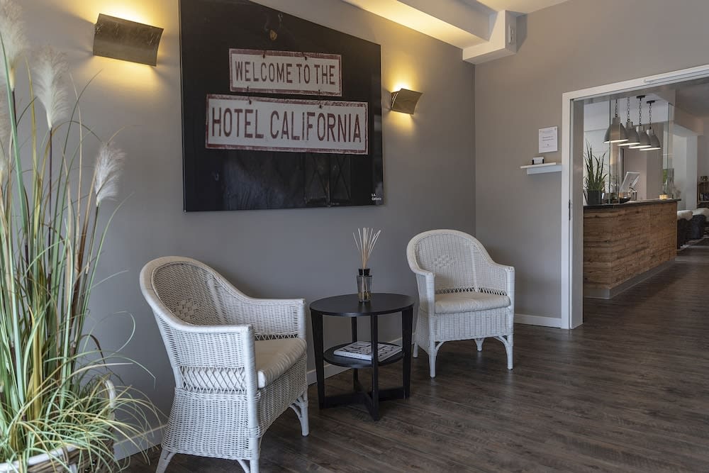 Beach Hotel California 2