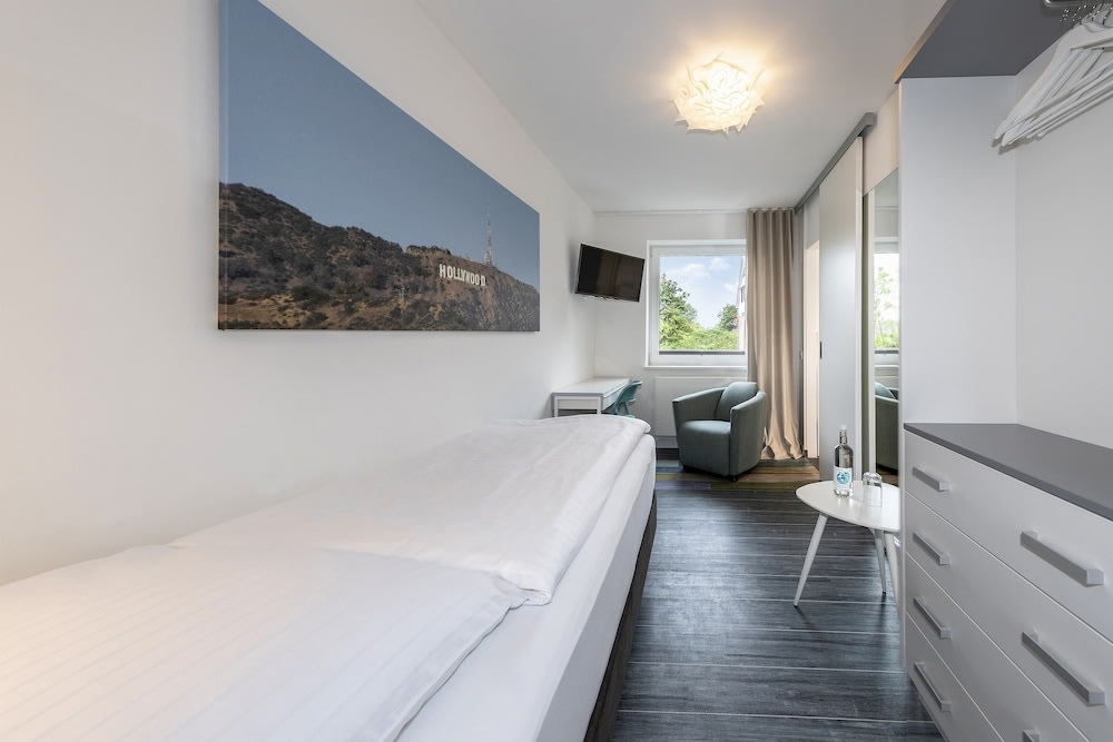 Beach Hotel California 5