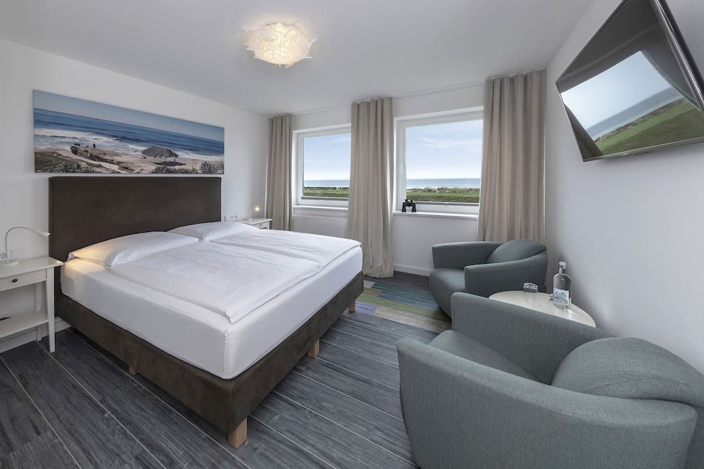 Beach Hotel California 1