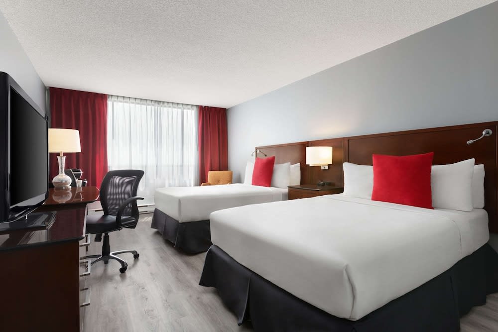 Travelodge by Wyndham Quebec City Hotel & Convention Centre 1