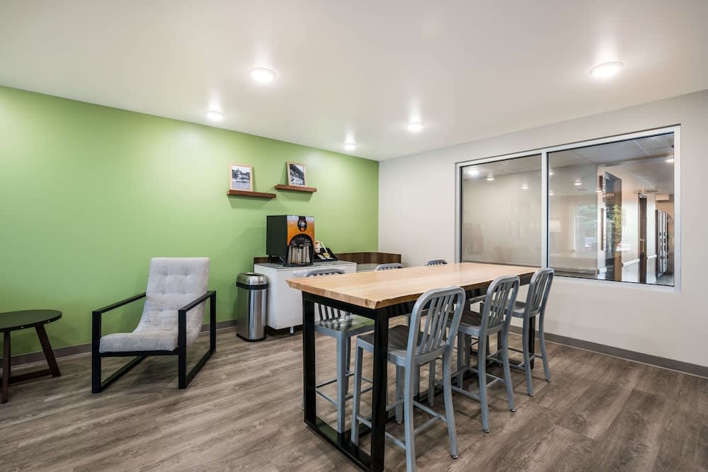 WoodSpring Suites Elgin - Chicago 2