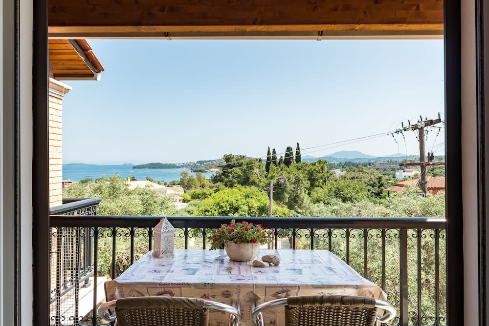 Aloe Seaview Apartments by Konnect, 500m from Dassia Beach 1