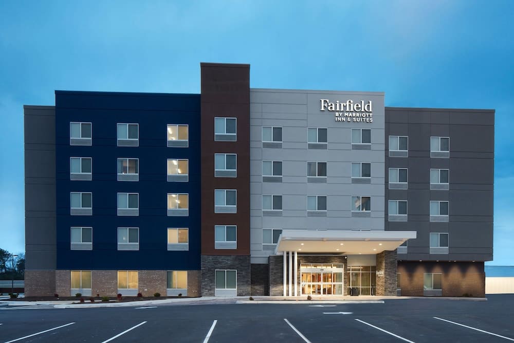 Fairfield Inn & Suites by Marriott Stony Creek 1